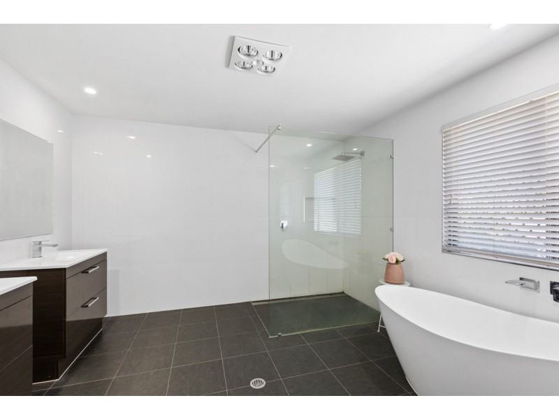 17 Hawk Parade, Thornlands QLD 4164