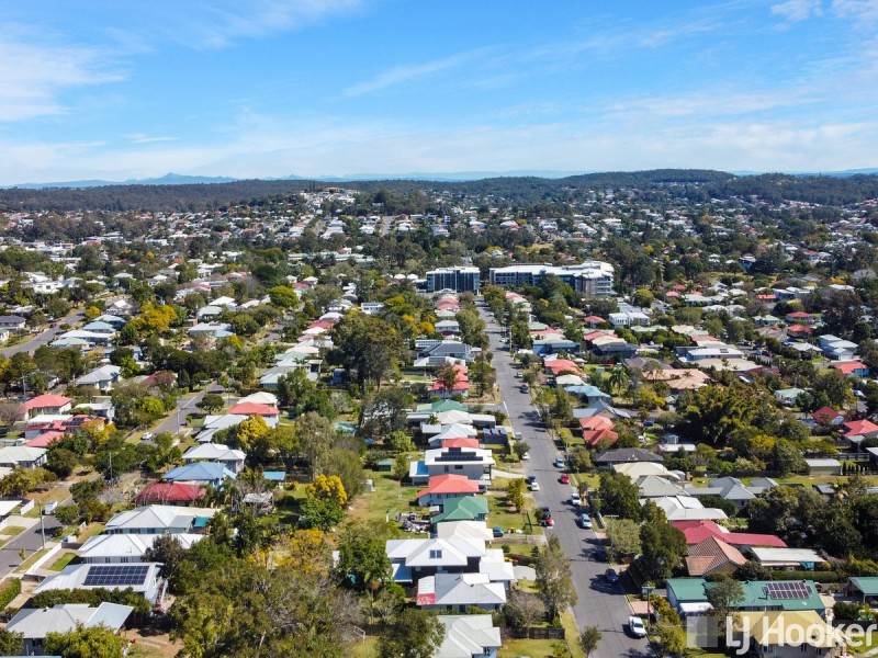 201 Beddoes Street, Holland Park QLD 4121