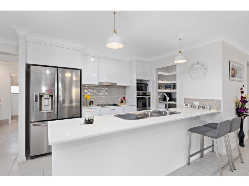 12 Lochie Drive, Redland Bay QLD 4165