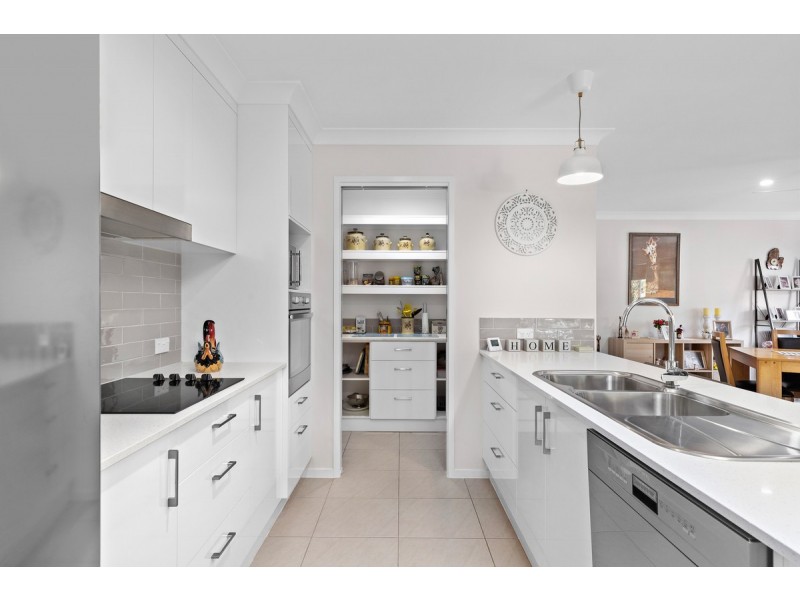 12 Lochie Drive, Redland Bay QLD 4165