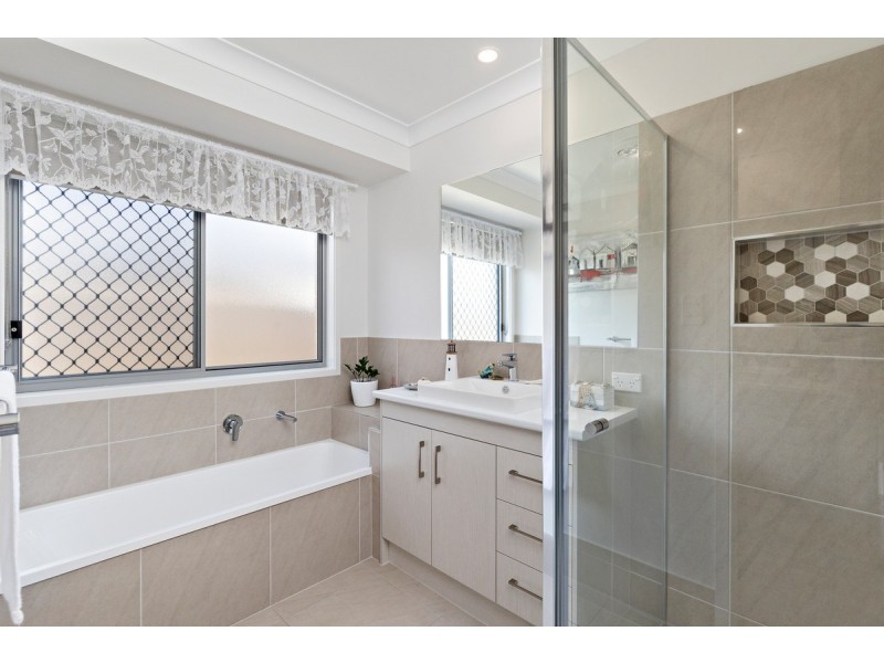 12 Lochie Drive, Redland Bay QLD 4165