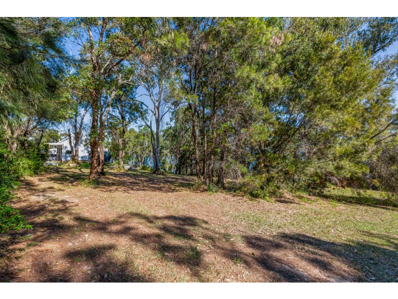 7 Cliff Terrace, Macleay Island QLD 4184
