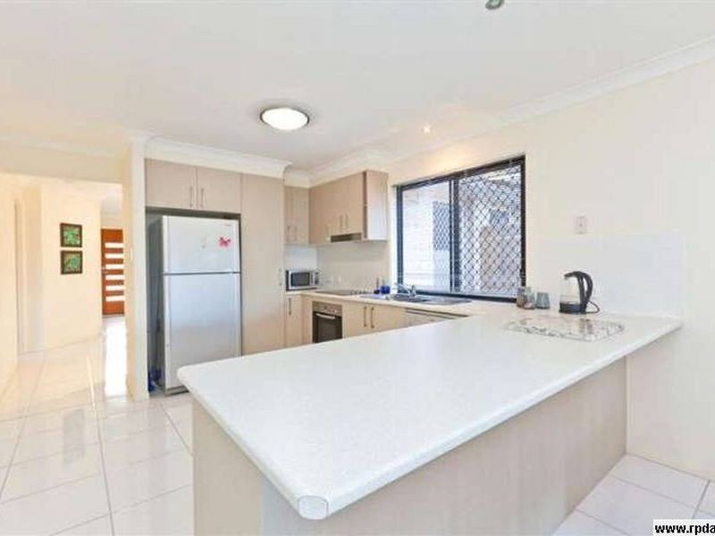 1/2 Sam Place, Thornlands QLD 4164