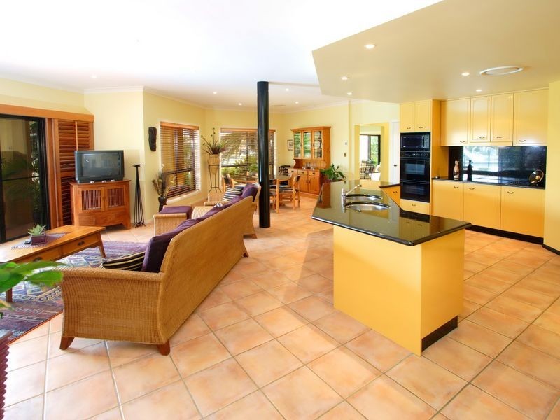 12 Beaufort Court, Raby Bay QLD 4163