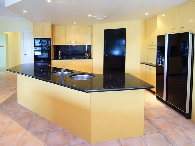 12 Beaufort Court, Raby Bay QLD 4163