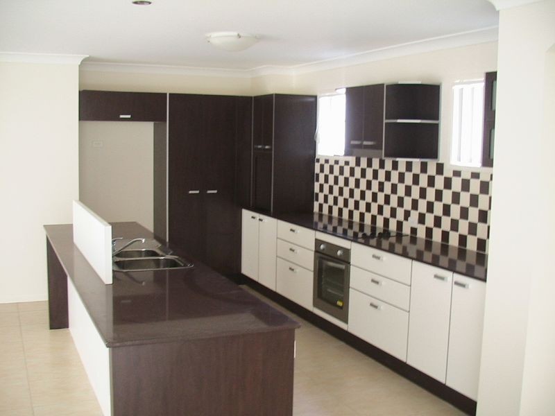 22 Shaw Place, Redland Bay QLD 4165