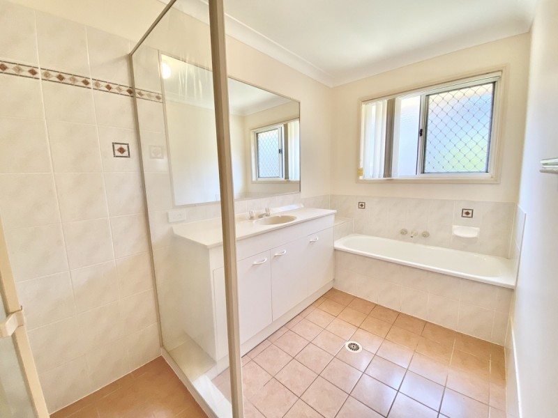 9 Roger Court, Redland Bay QLD 4165