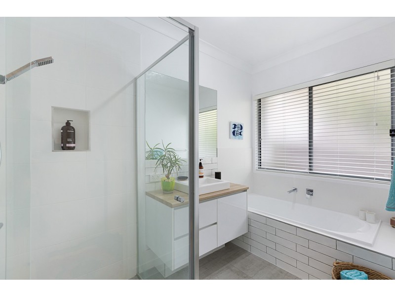 23a Magnetic Place, Redland Bay QLD 4165