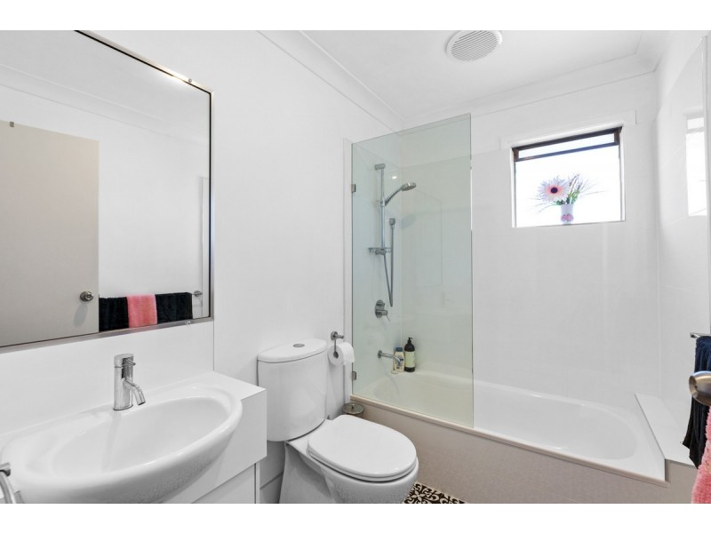 4 Yarran Street, Victoria Point QLD 4165