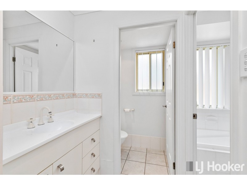 18 Roger Court, Redland Bay QLD 4165