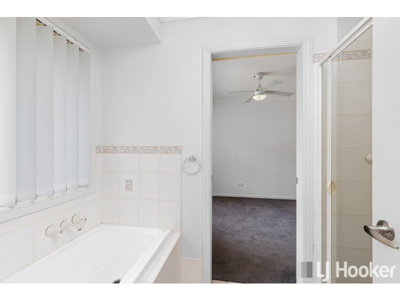 18 Roger Court, Redland Bay QLD 4165