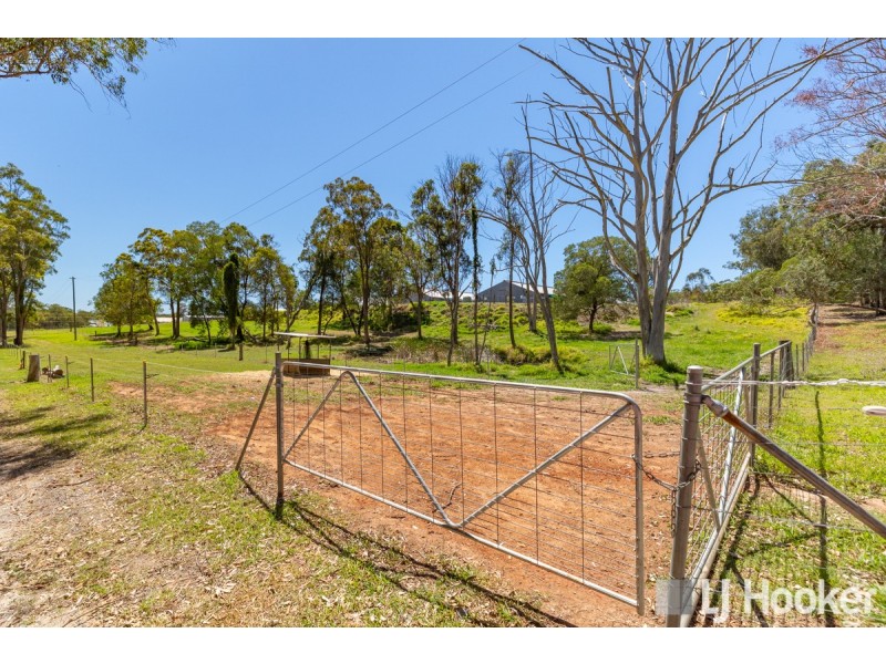 62 Giles Road, Redland Bay QLD 4165