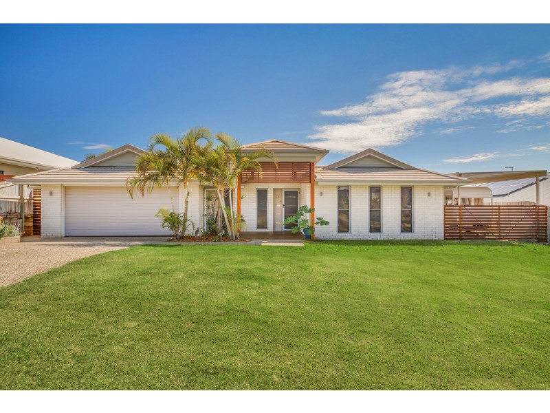 9 Magnetic Place, Redland Bay QLD 4165