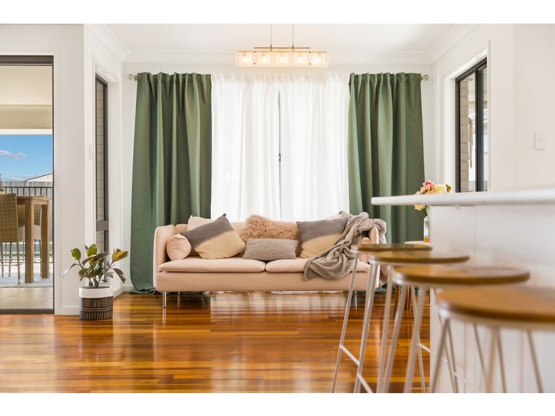 9 Magnetic Place, Redland Bay QLD 4165