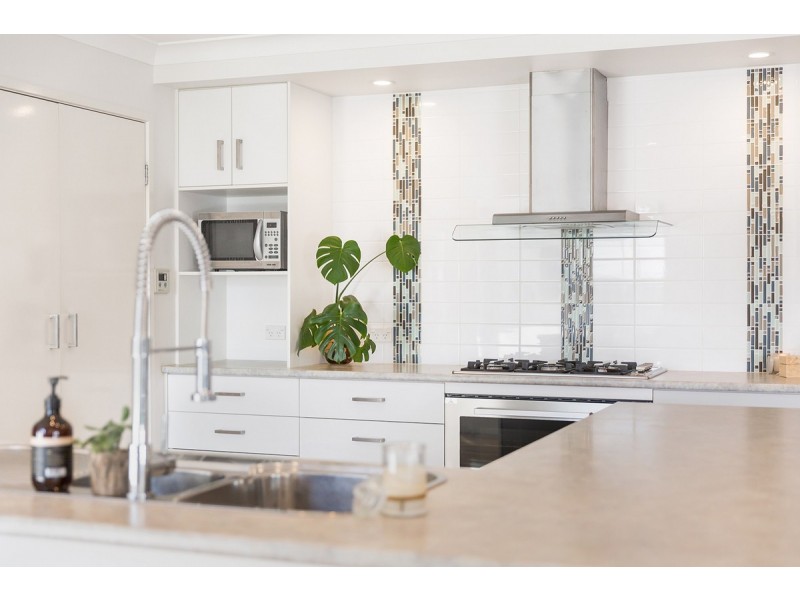 9 Magnetic Place, Redland Bay QLD 4165