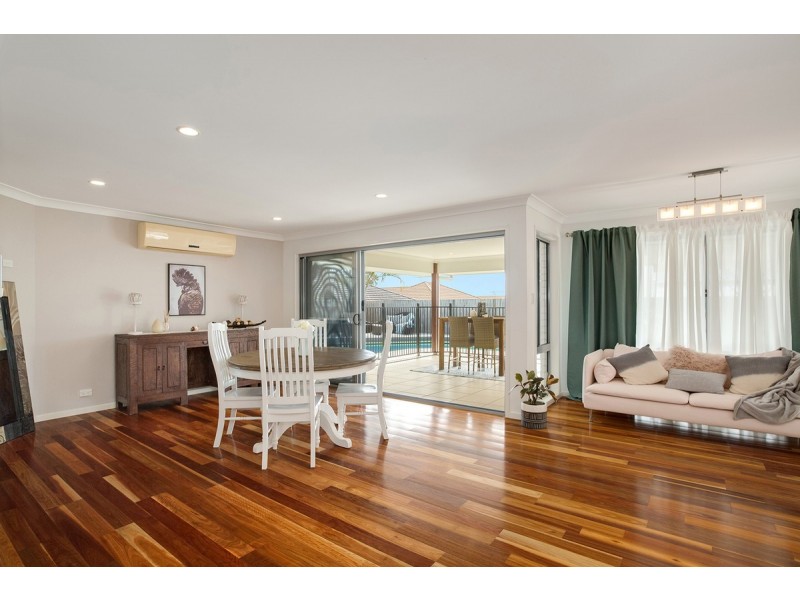 9 Magnetic Place, Redland Bay QLD 4165