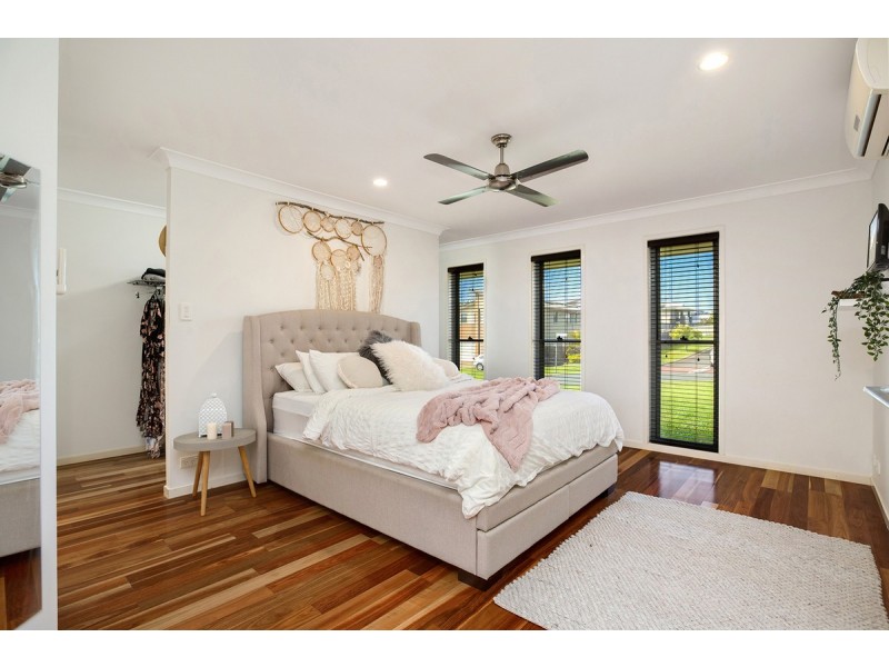 9 Magnetic Place, Redland Bay QLD 4165