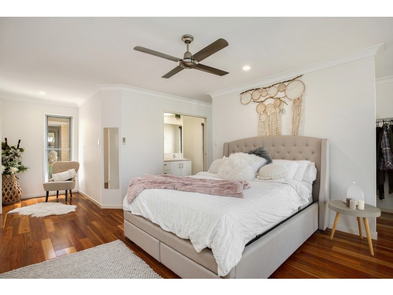 9 Magnetic Place, Redland Bay QLD 4165