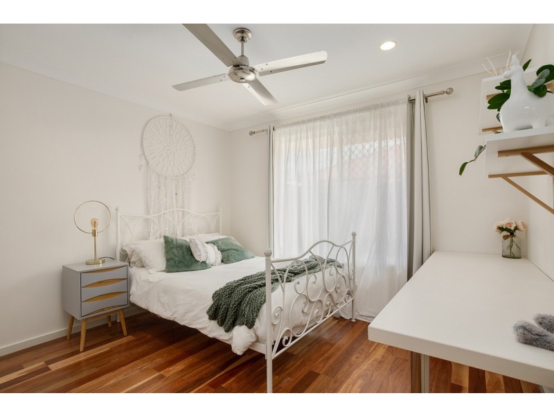 9 Magnetic Place, Redland Bay QLD 4165