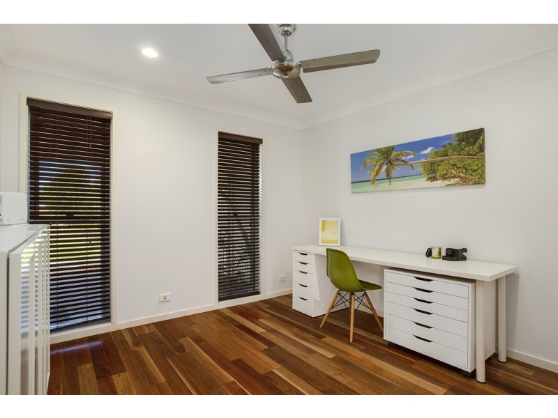 9 Magnetic Place, Redland Bay QLD 4165