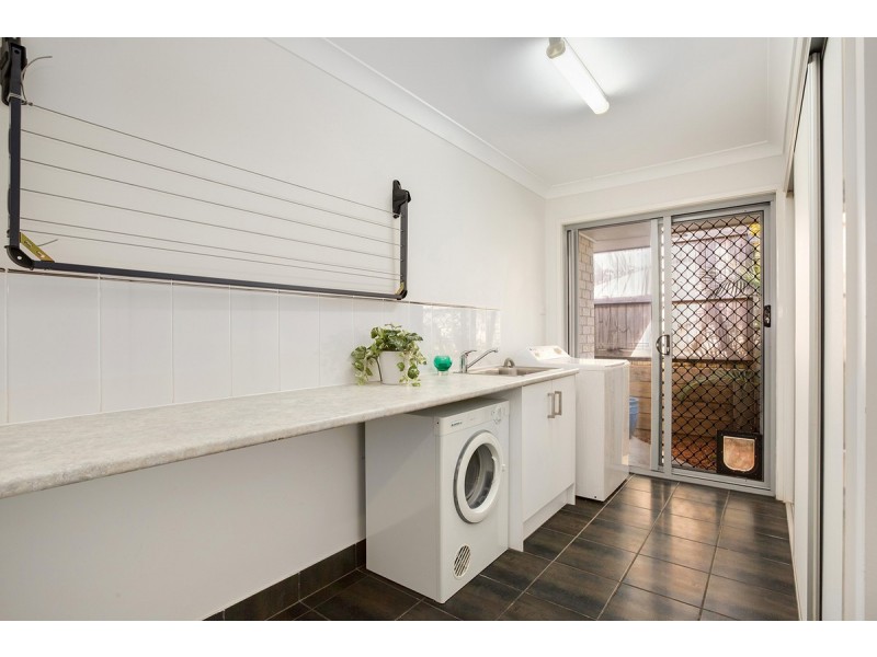 9 Magnetic Place, Redland Bay QLD 4165