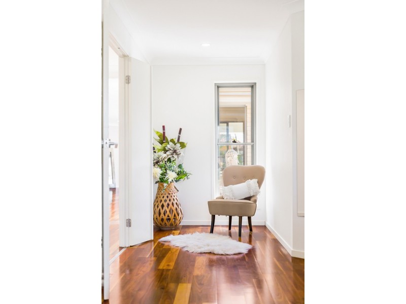 9 Magnetic Place, Redland Bay QLD 4165