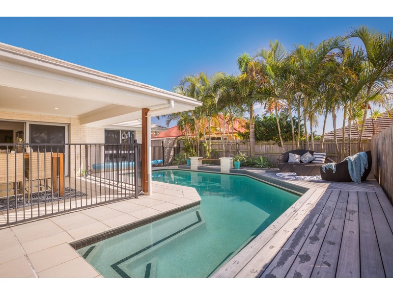 9 Magnetic Place, Redland Bay QLD 4165