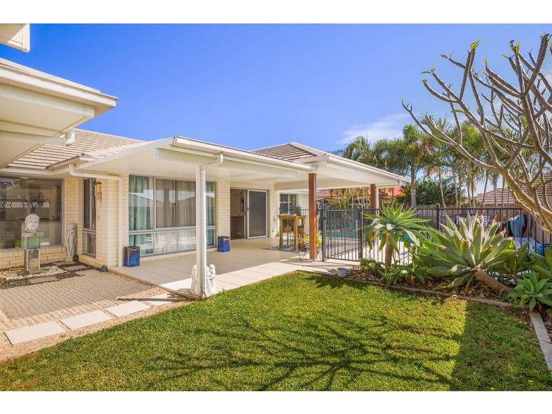 9 Magnetic Place, Redland Bay QLD 4165