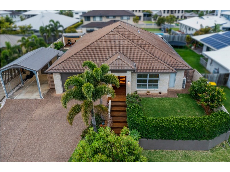 22 Magnetic Place, Redland Bay QLD 4165