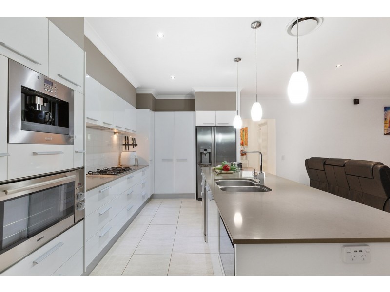 22 Magnetic Place, Redland Bay QLD 4165