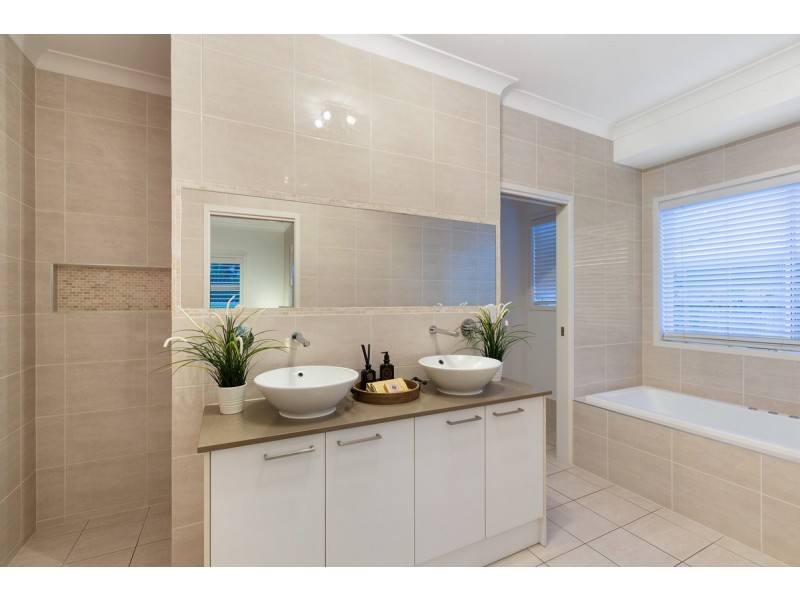 22 Magnetic Place, Redland Bay QLD 4165