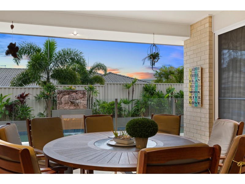 22 Magnetic Place, Redland Bay QLD 4165
