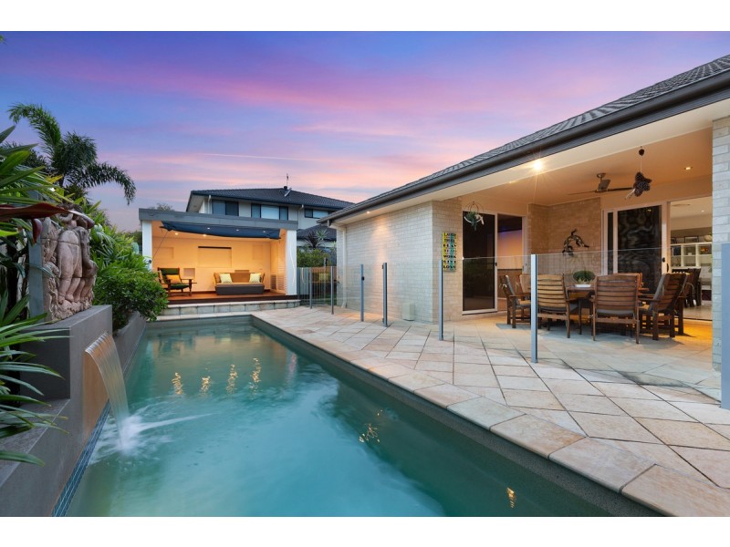 22 Magnetic Place, Redland Bay QLD 4165