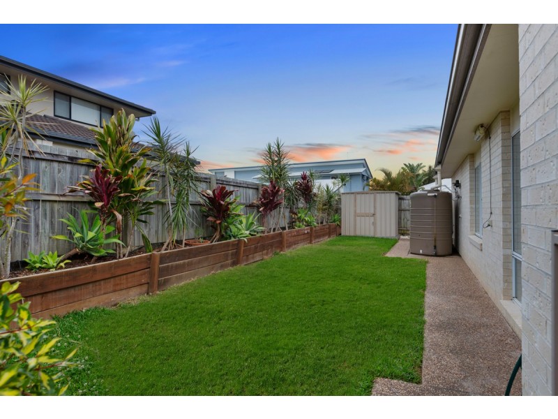 22 Magnetic Place, Redland Bay QLD 4165