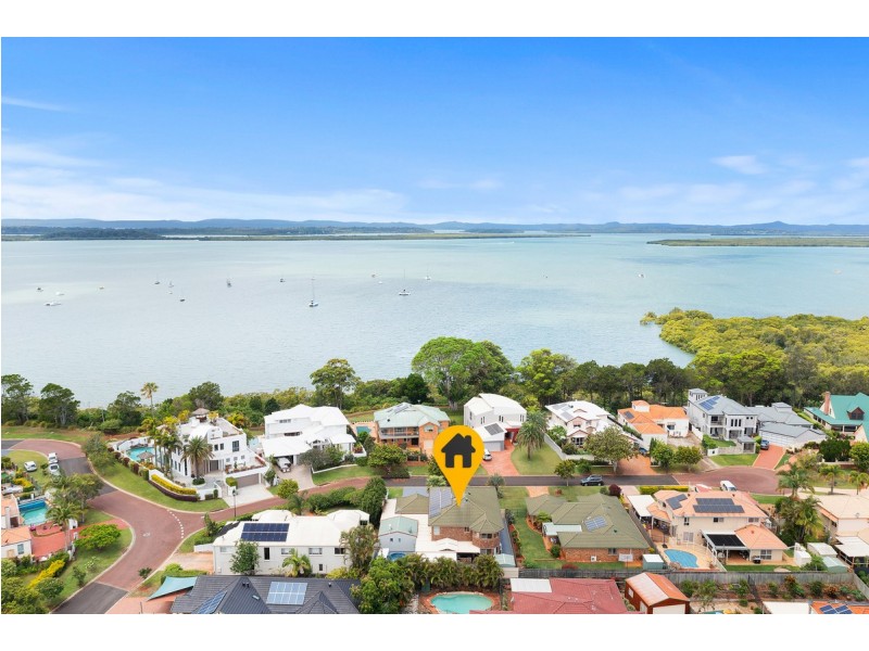 2 Bartlett Terrace, Redland Bay QLD 4165