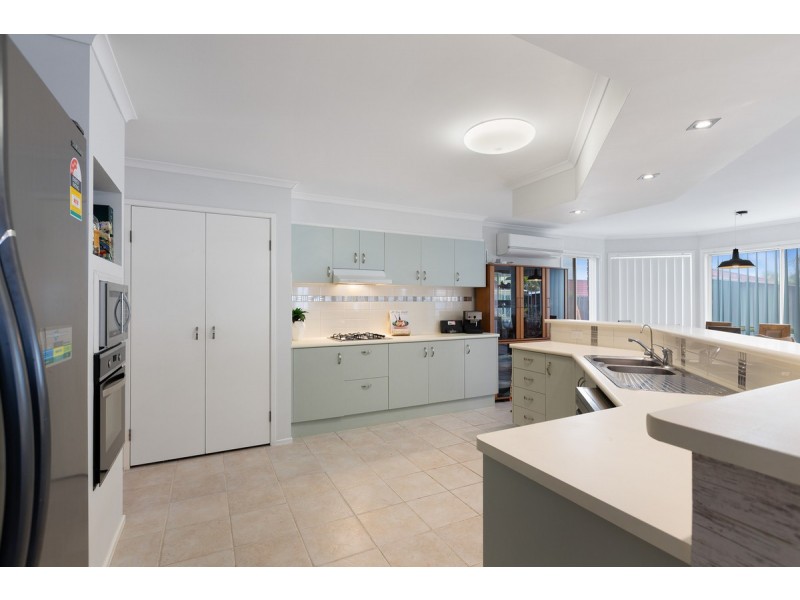 2 Bartlett Terrace, Redland Bay QLD 4165