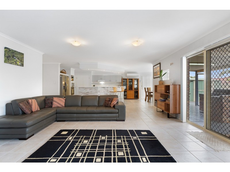 2 Bartlett Terrace, Redland Bay QLD 4165