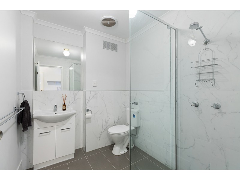 2 Bartlett Terrace, Redland Bay QLD 4165