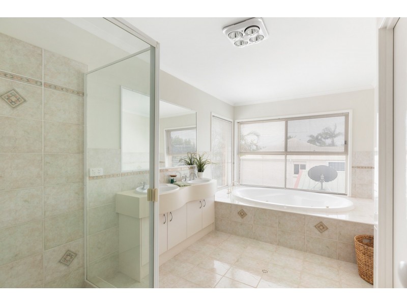 2 Bartlett Terrace, Redland Bay QLD 4165