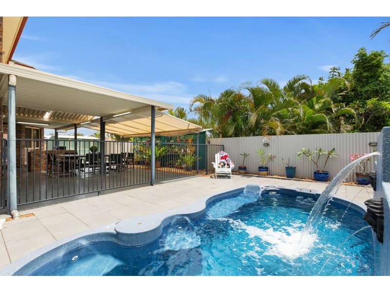2 Bartlett Terrace, Redland Bay QLD 4165