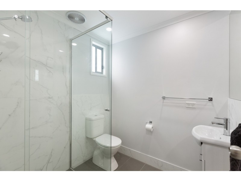 2 Bartlett Terrace, Redland Bay QLD 4165