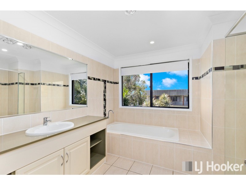 24 Penzance Drive, Redland Bay QLD 4165