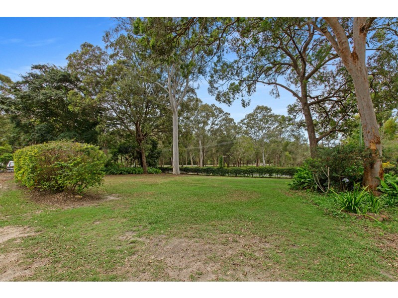 5-9 Weeroona Avenue, Macleay Island QLD 4184