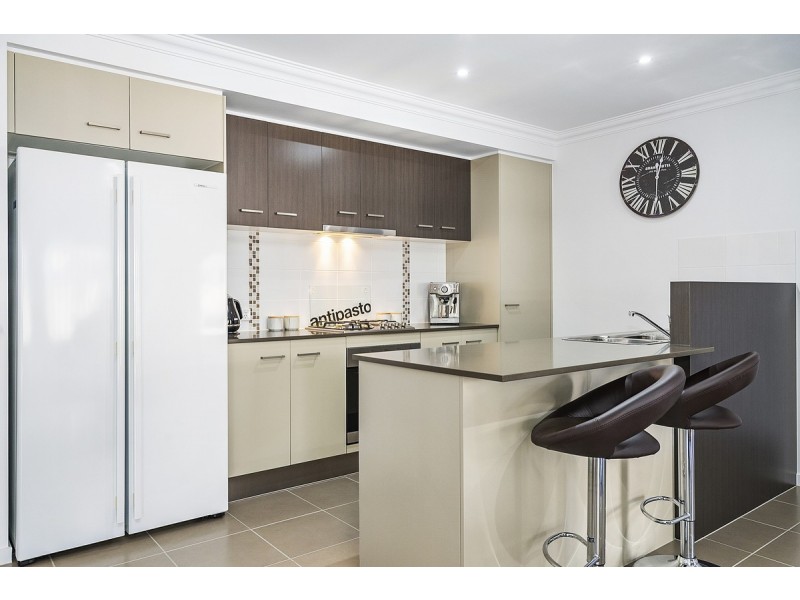 2 Tomarah Court, Redland Bay QLD 4165