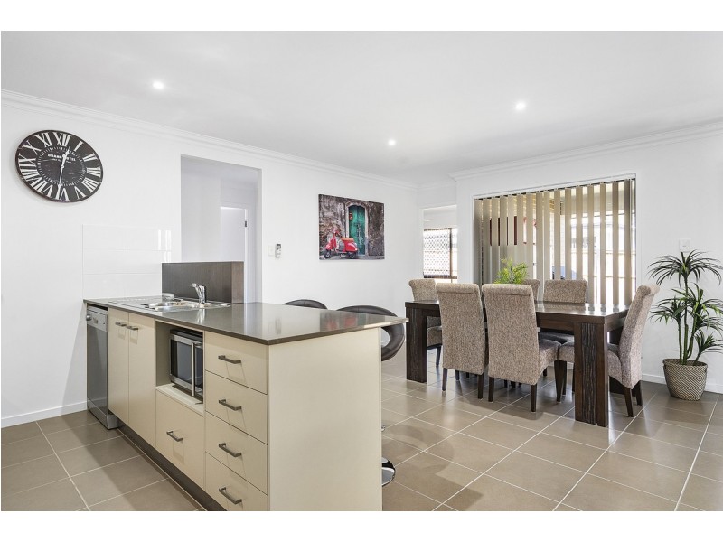2 Tomarah Court, Redland Bay QLD 4165