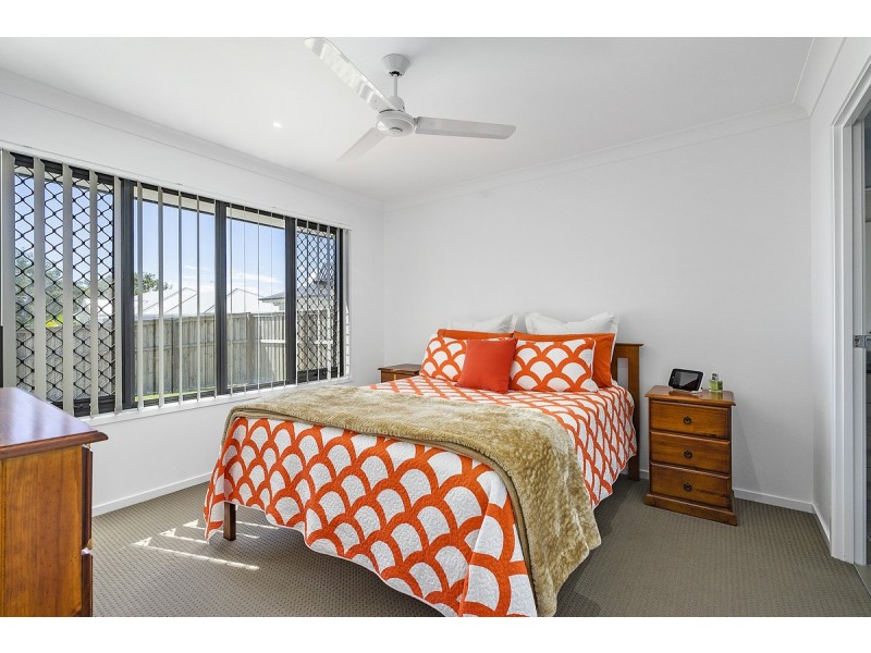 2 Tomarah Court, Redland Bay QLD 4165