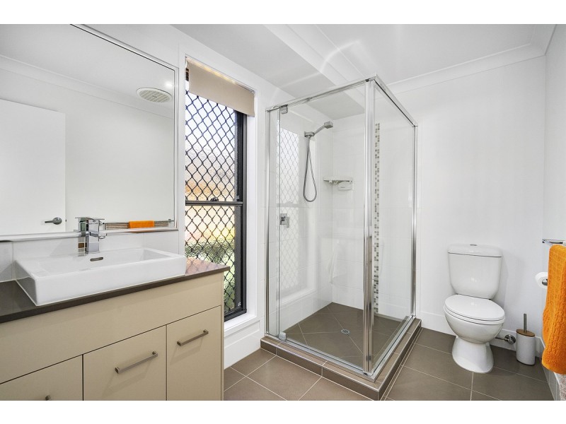 2 Tomarah Court, Redland Bay QLD 4165