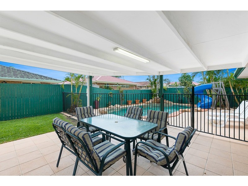 33 Seagull Street, Victoria Point QLD 4165