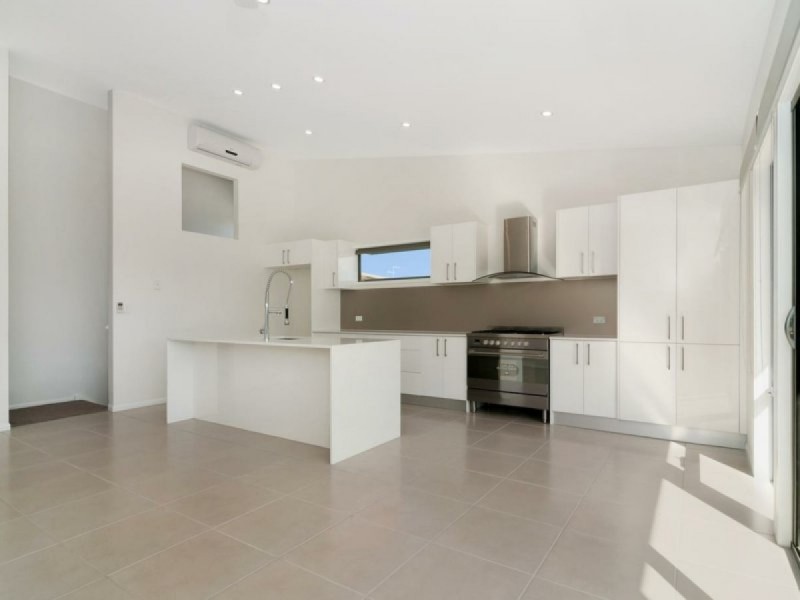 16 Birdie Place, Carbrook QLD 4130