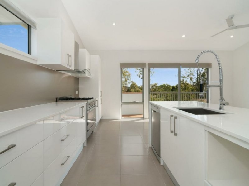 16 Birdie Place, Carbrook QLD 4130
